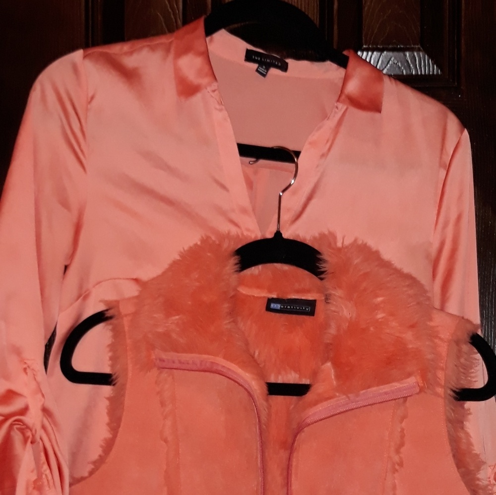 Relativity Vest - Picture 2 of 7